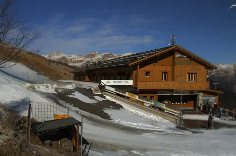 Neve sui monti imbiancati