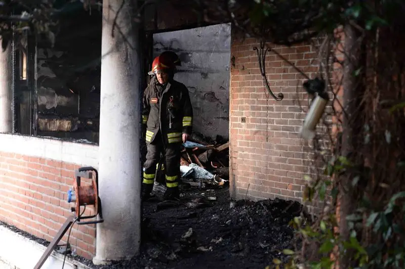 Vigili del fuoco al lavoro in via Pendolina