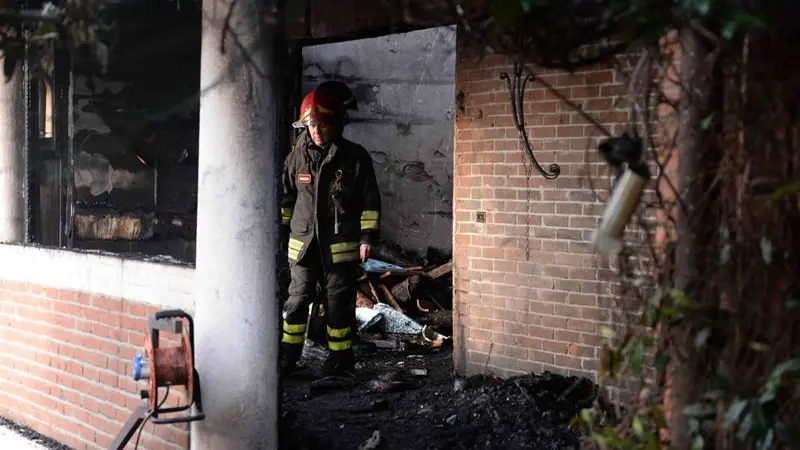 Vigili del fuoco al lavoro in via Pendolina