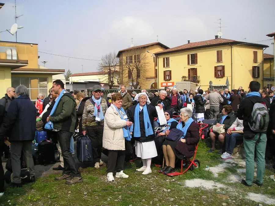 I pellegrini in partenza per Lourdes