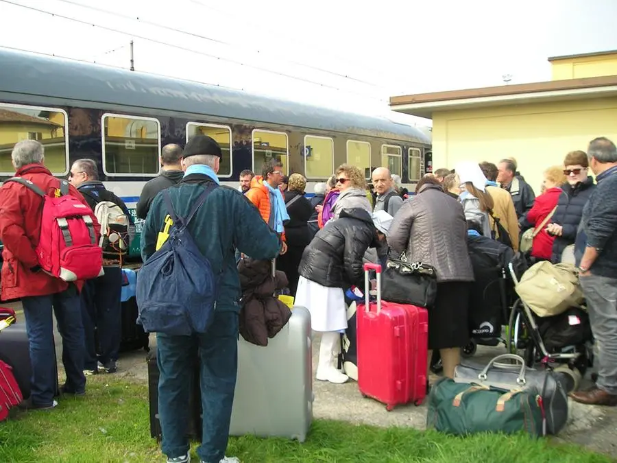 I pellegrini in partenza per Lourdes