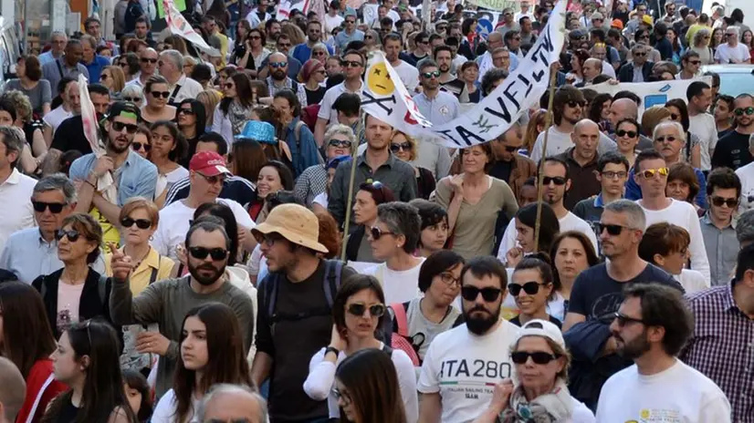Migliaia di persone in corteo