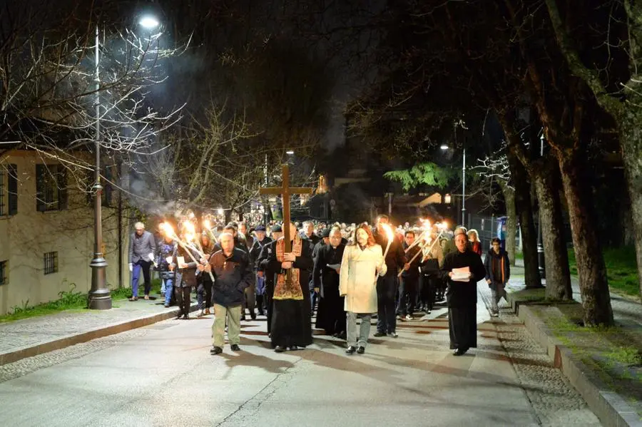 La Via Crucis per la città