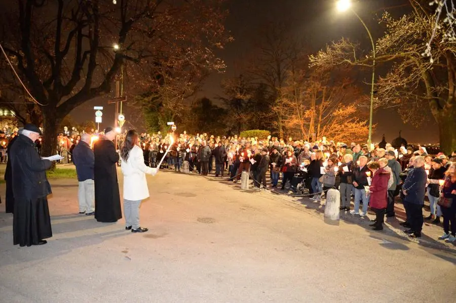 La Via Crucis per la città