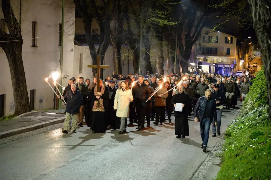 La Via Crucis per la città