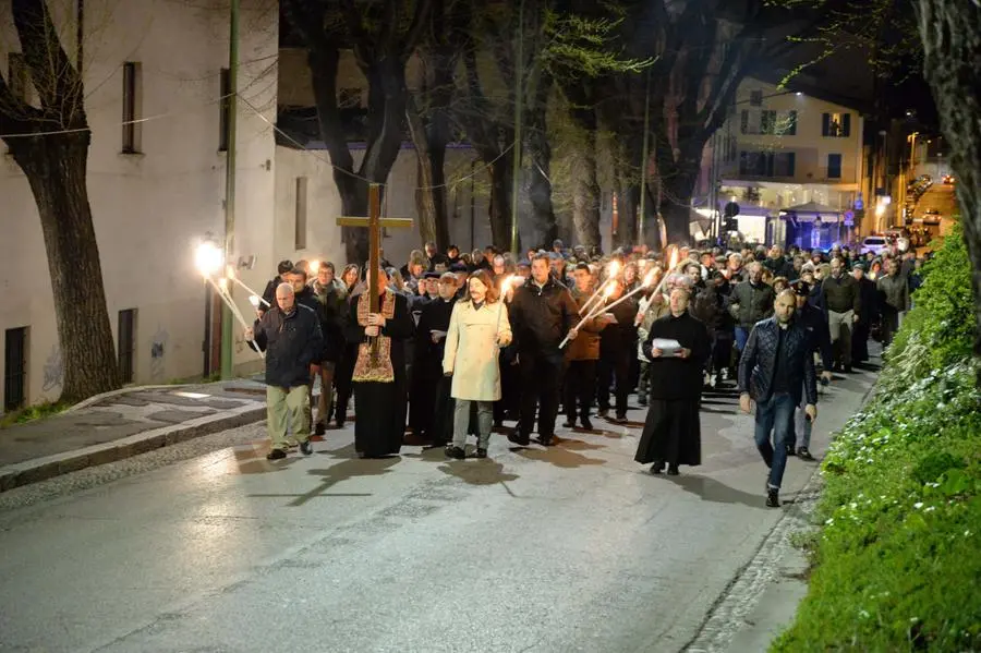 La Via Crucis per la città