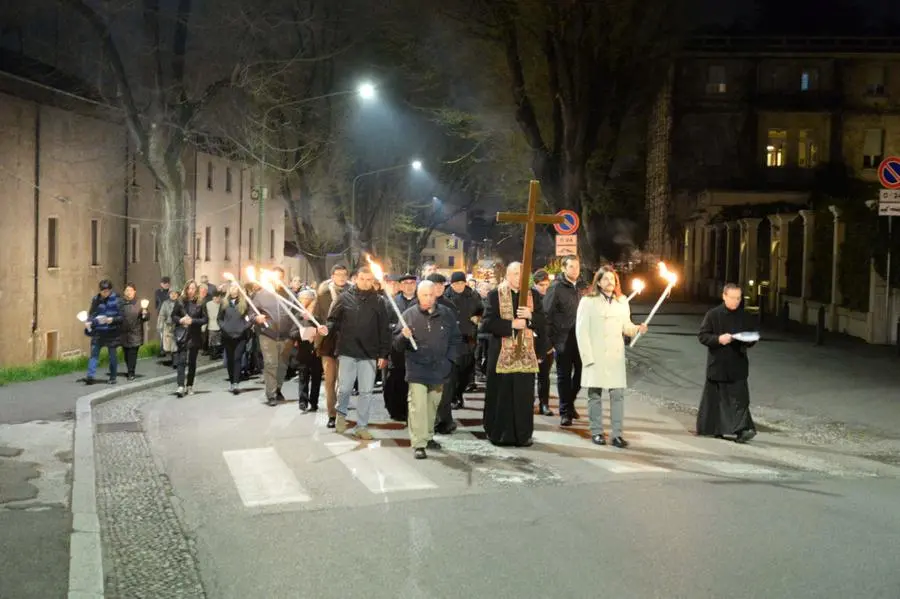 La Via Crucis per la città