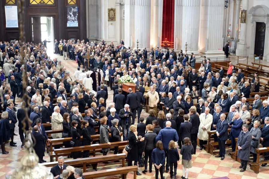 L'addio in cattedrale ad Alberto Folonari