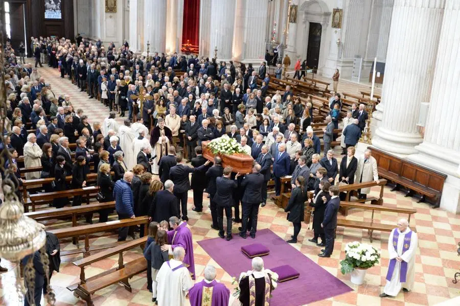 L'addio in cattedrale ad Alberto Folonari