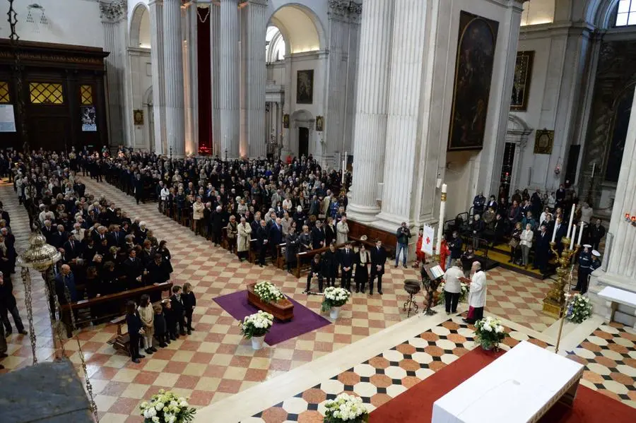 L'addio in cattedrale ad Alberto Folonari