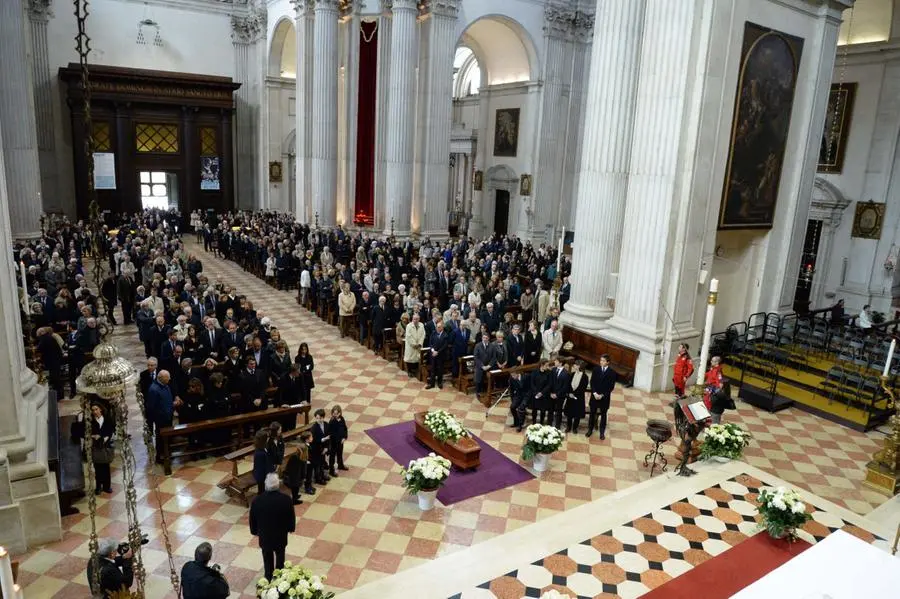 L'addio in cattedrale ad Alberto Folonari