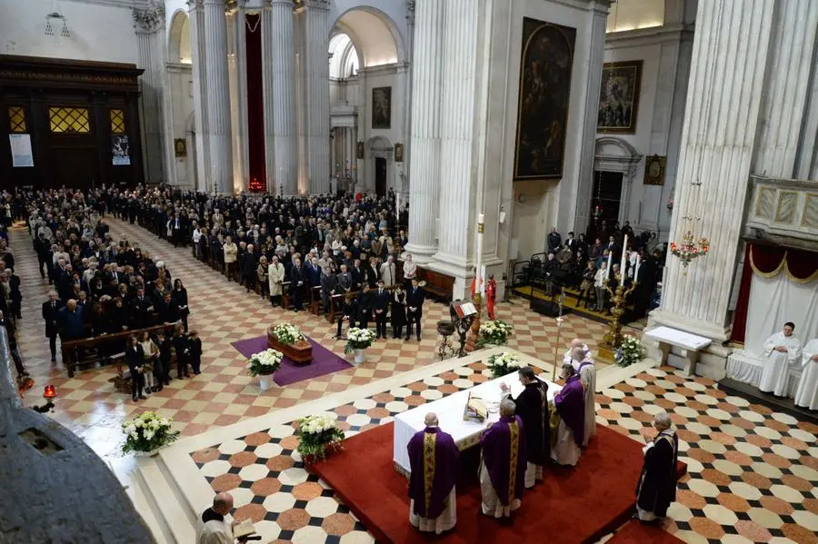 L'addio in cattedrale ad Alberto Folonari