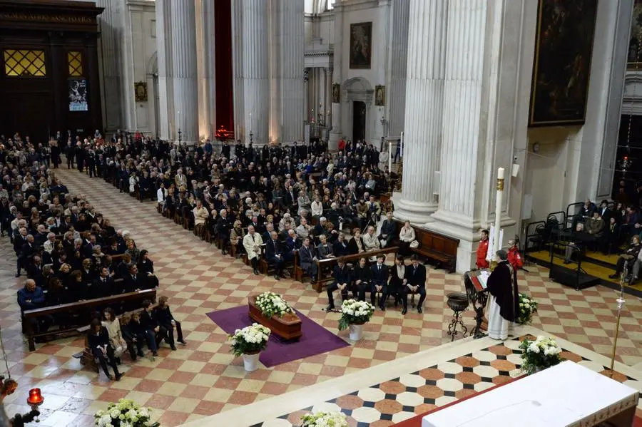 L'addio in cattedrale ad Alberto Folonari
