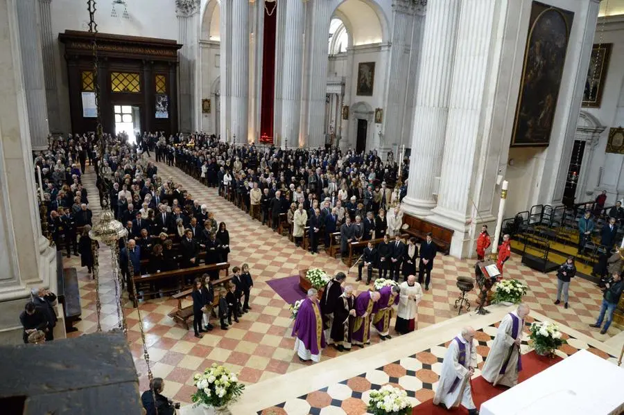 L'addio in cattedrale ad Alberto Folonari