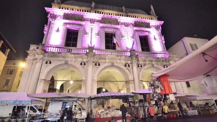 Gli ultimi preparativi per la fiera
