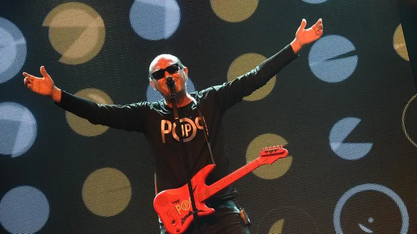 Luca Carboni ieri sera al Pala Banco di Brescia