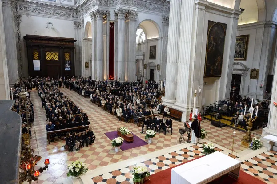 L'addio in cattedrale ad Alberto Folonari