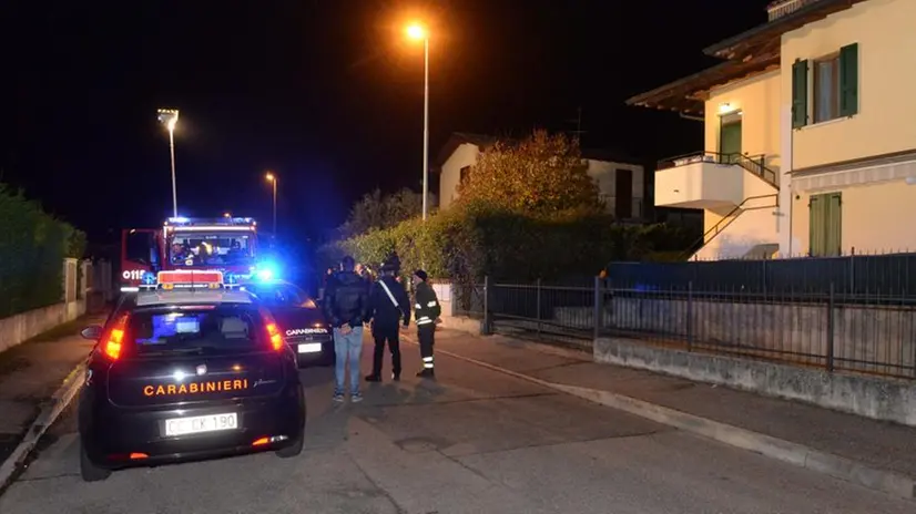 Lite in famiglia: marito dà fuoco alla moglie