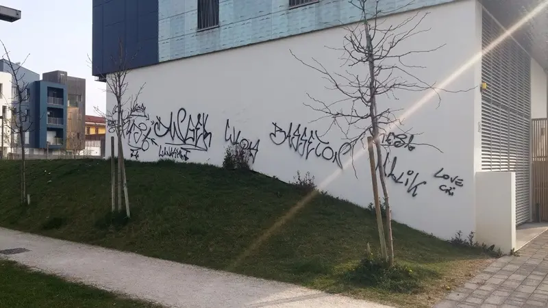 Parco Venturini, degrado e vandali in azione