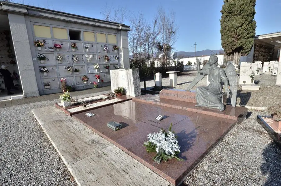 Il cimitero di Mompiano e le tombe sfregiate