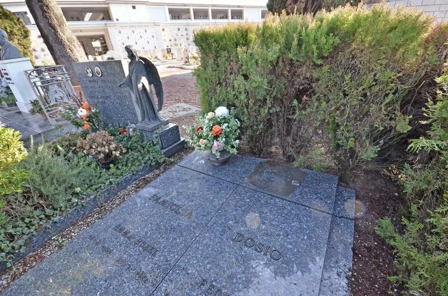 Il cimitero di Mompiano e le tombe sfregiate