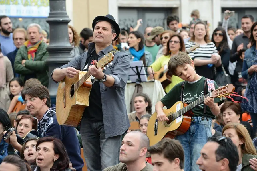 Mille chitarre in piazza