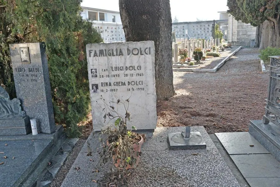 Il cimitero di Mompiano e le tombe sfregiate
