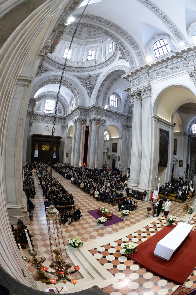 L'addio in cattedrale ad Alberto Folonari