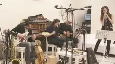 Asso Stefana (a sinistra) in studio con PJ Harvey