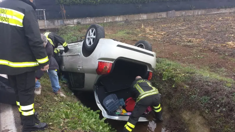 Auto ribaltata a Capodimonte di Castenedolo
