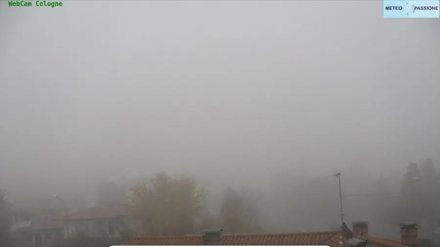 Cappa di nebbia e smog su Brescia e provincia