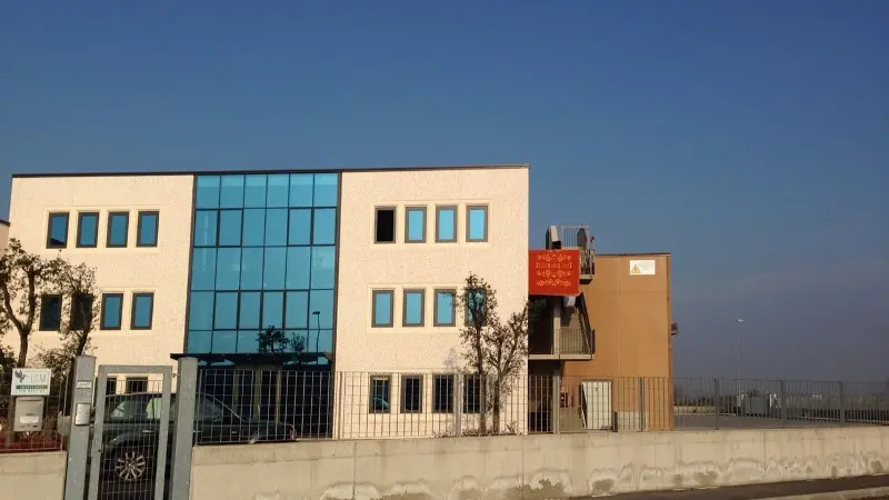 Lograto, donna precipita dal terzo piano