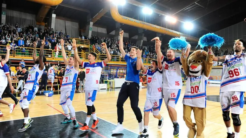 Basket, la Centrale batte la Fortitudo Bologna