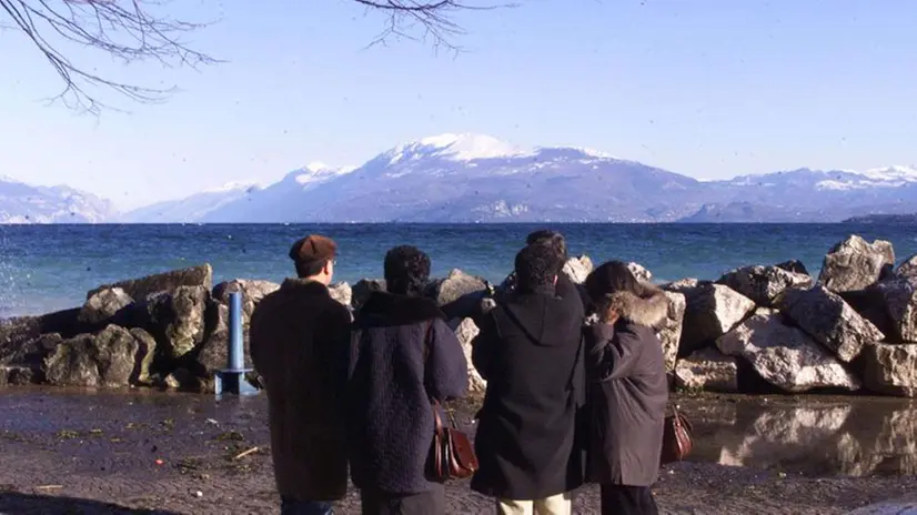 Turisti sul lago di Garda