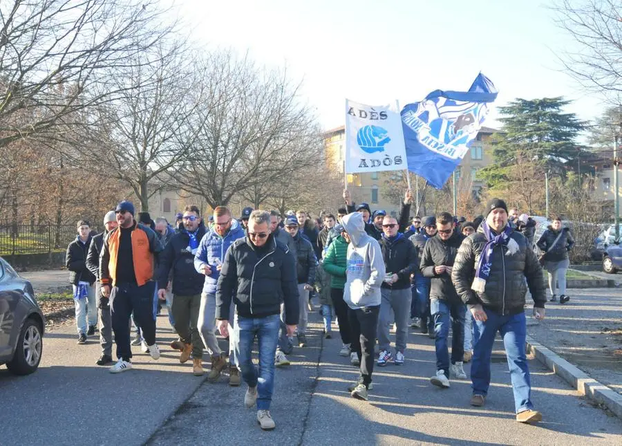 Brescia, il saluto dei tifosi alla partenza dalla Club House