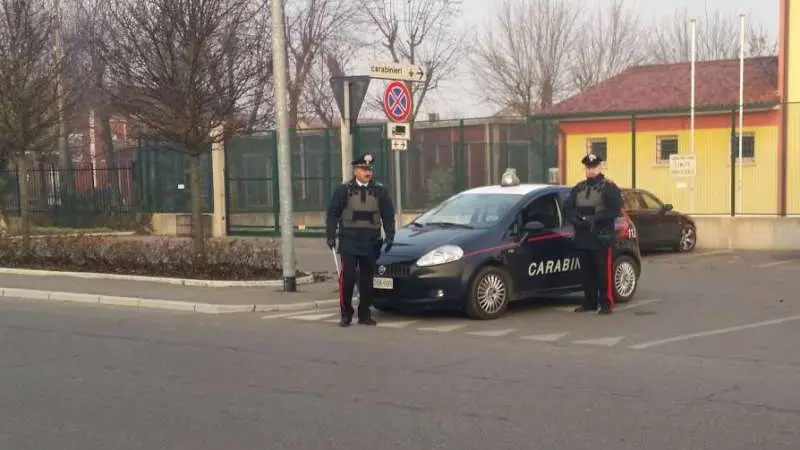 Carabinieri durante un appostamento