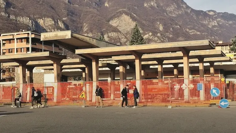 Le pensiline del piazzale dell'autostazione