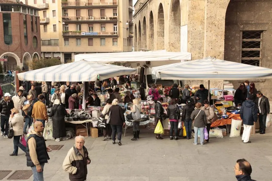 L'inaugurazione del nuovo mercato del sabato mattina