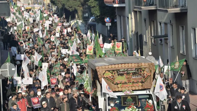 In 1.500 in corteo per la nascita di Maometto