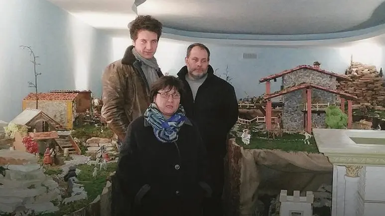 La famiglia Locatelli presenta il proprio presepe