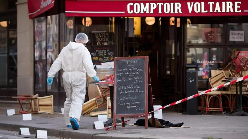 Parigi, le immagini degli attentati