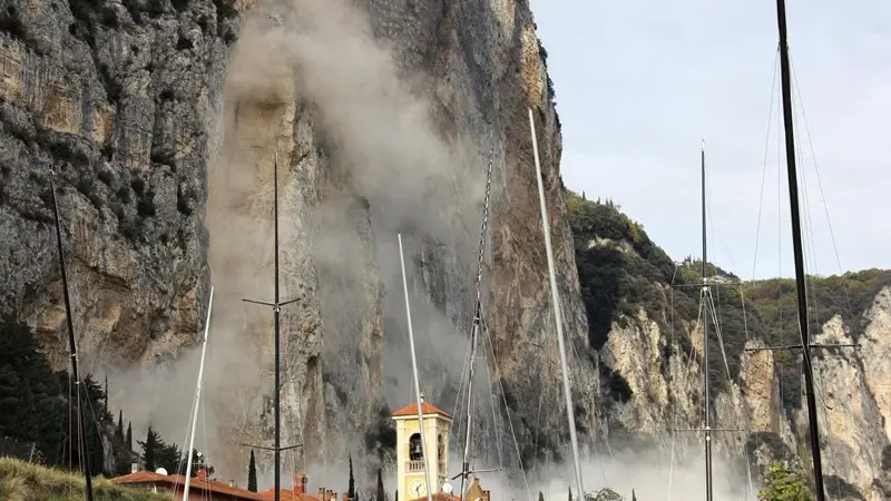 Campione, la sequenza dell'esplosione