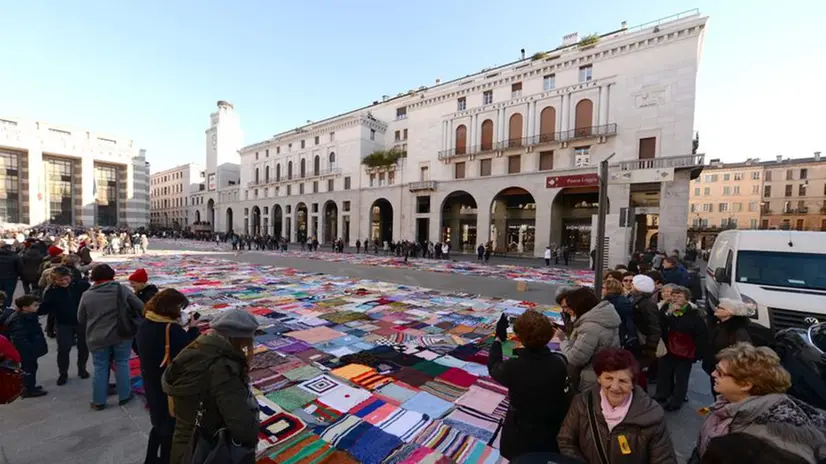 Viva Vittoria, la distesa di coperte contro la violenza sulle donne