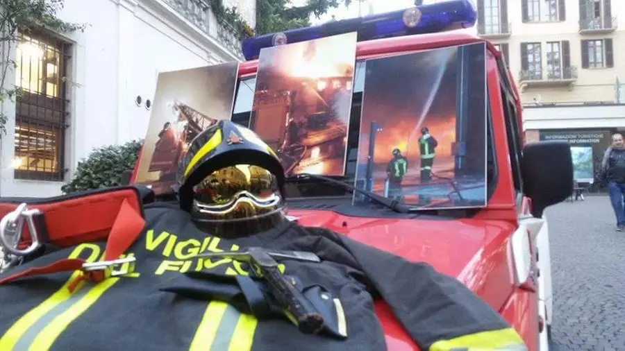 Il presepe dei Vigili del fuoco a Salò e la merenda per Santa Barbara