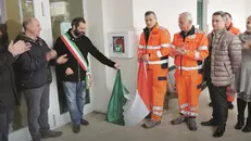 La consegna del defibrillatore in municipio a Lumezzane