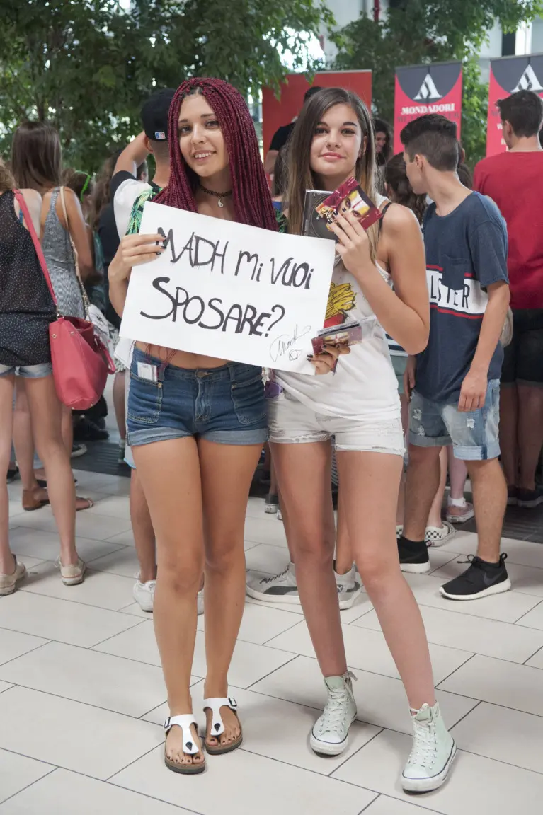 Folla di fan per Madh