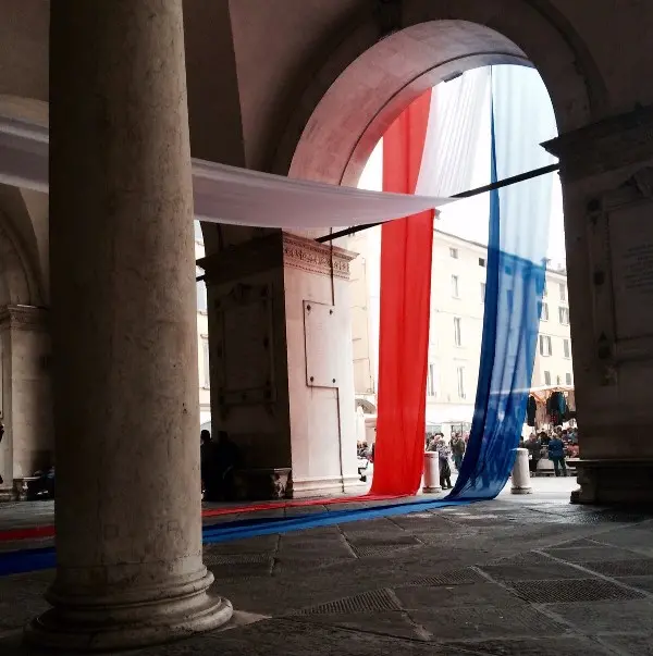 Il Tricolore sulla Loggia