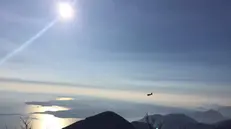 Canadair, elicottero e volontari sul Monte Pizzocolo