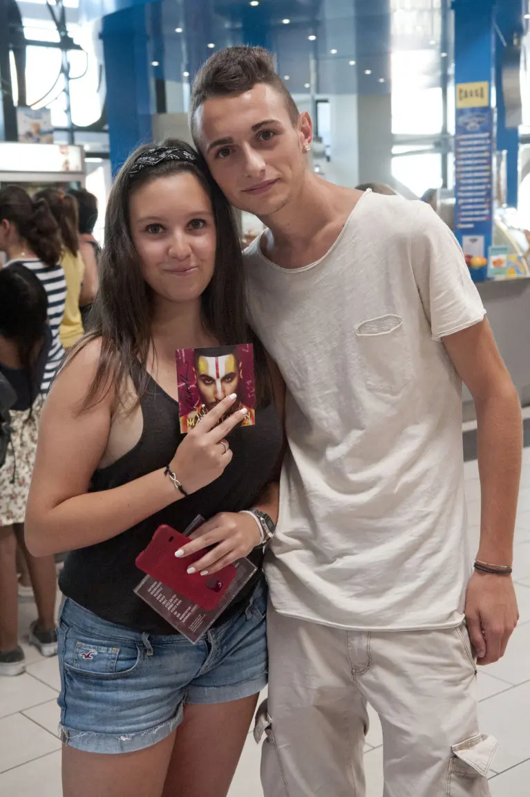 Folla di fan per Madh