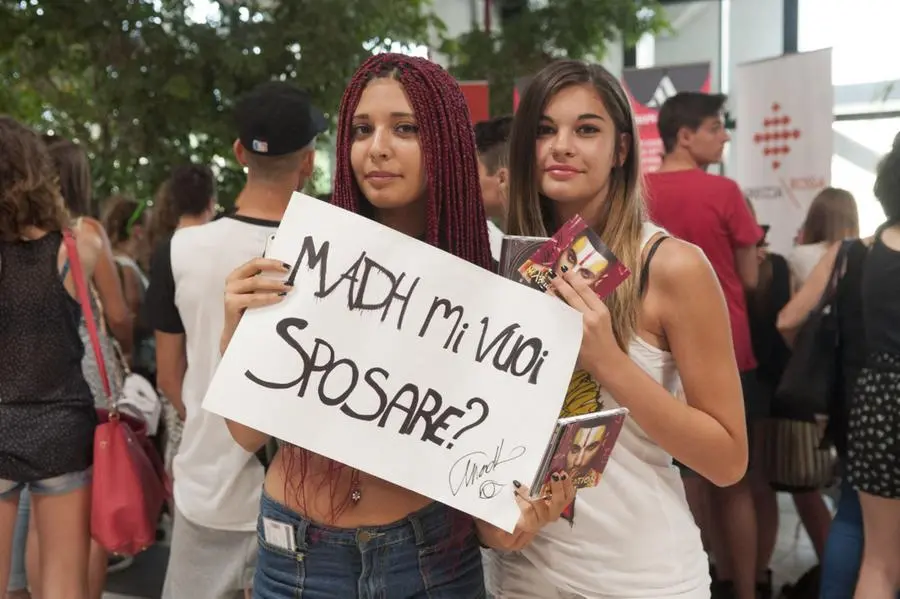 Folla di fan per Madh